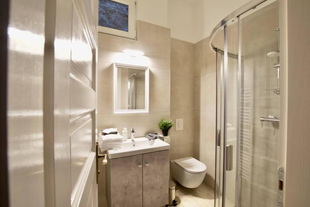 Premium Apartment By Hi5 - Astoria 4 Bedroom بودابست المظهر الخارجي الصورة