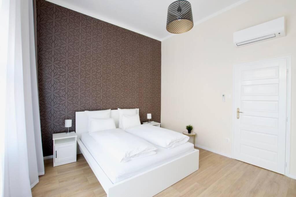 Premium Apartment By Hi5 - Astoria 4 Bedroom بودابست المظهر الخارجي الصورة
