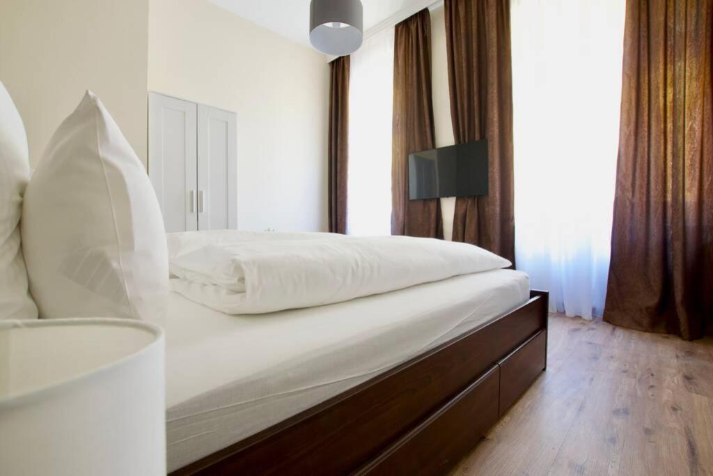 Premium Apartment By Hi5 - Astoria 4 Bedroom بودابست المظهر الخارجي الصورة