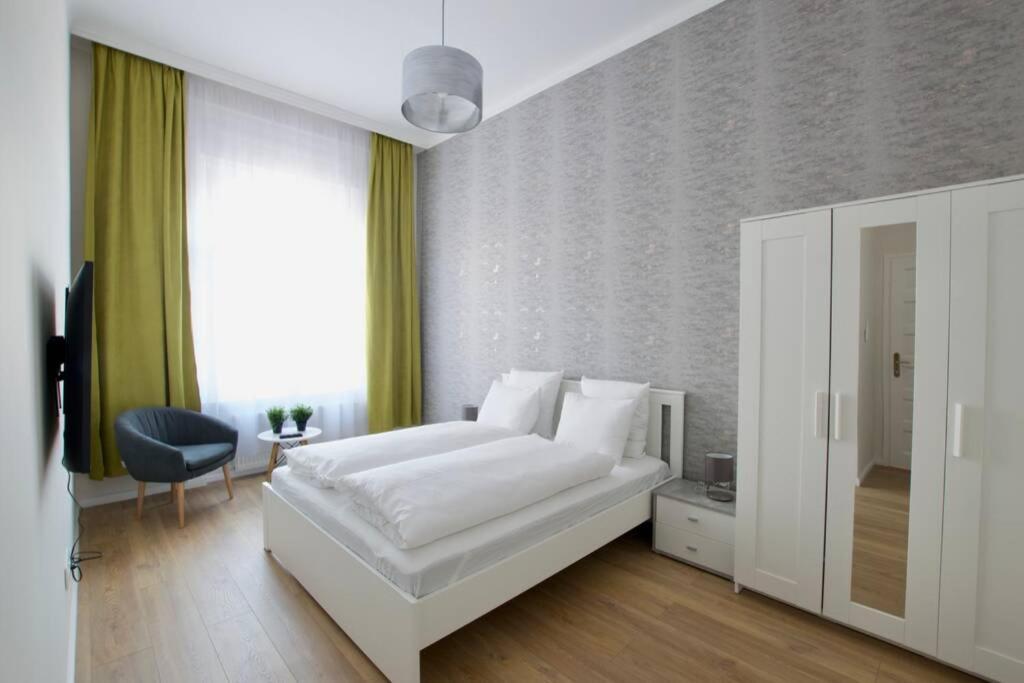 Premium Apartment By Hi5 - Astoria 4 Bedroom بودابست المظهر الخارجي الصورة